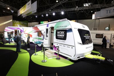 Caravan Salon: Zwischen Dachzelt und rollender Villa - Digitale Nomaden hat Fendt-Caravan mit seinen Konzept-Wohnwagen "Live.Work.Connect" im Blick.