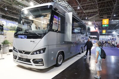 Caravan Salon: Zwischen Dachzelt und rollender Villa - Luxusappartement mit Garage: Dieses Variomobil kostet um die 2 Millionen Euro.