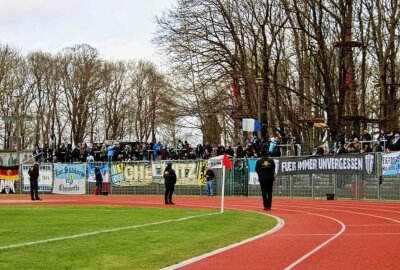 CFC angelt sich Punkt beim Spitzenreiter - Den CFC begleiteten 150 Fans ins Greifswalder "Volksstadion". Foto: Marcus Hengst
