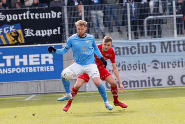 CFC erkämpft sich in Unterzahl Heimsieg gegen Kroos-Elf - Felix Brügmann am Ball. Foto: Harry Härtel