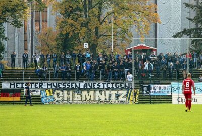 CFC feiert ersten Auswärtssieg der Saison - 178 CFC-Fans begleiteten ihr Team mit in die "HOWOGE-Arena "Hans Zoschke". Foto: Fokus Fischerwiese