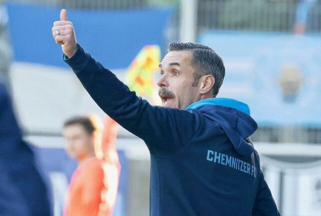 CFC fertigt Jena am 1. Advent 4:0 ab - CFC- Cheftrainer Christian Tiffert. Foto: Harry Härtel