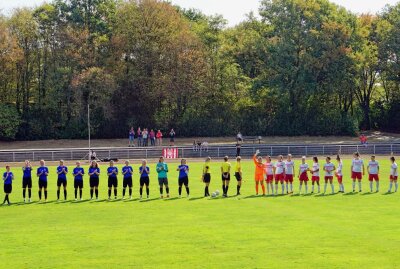 CFC-Frauen mit respektabler DFB-Pokal-Premiere! - Das Spiel fand vor 104 Zuschauern auf der "Bezirkssportanlage Chorweiler" statt. Foto: Marcus Hengst
