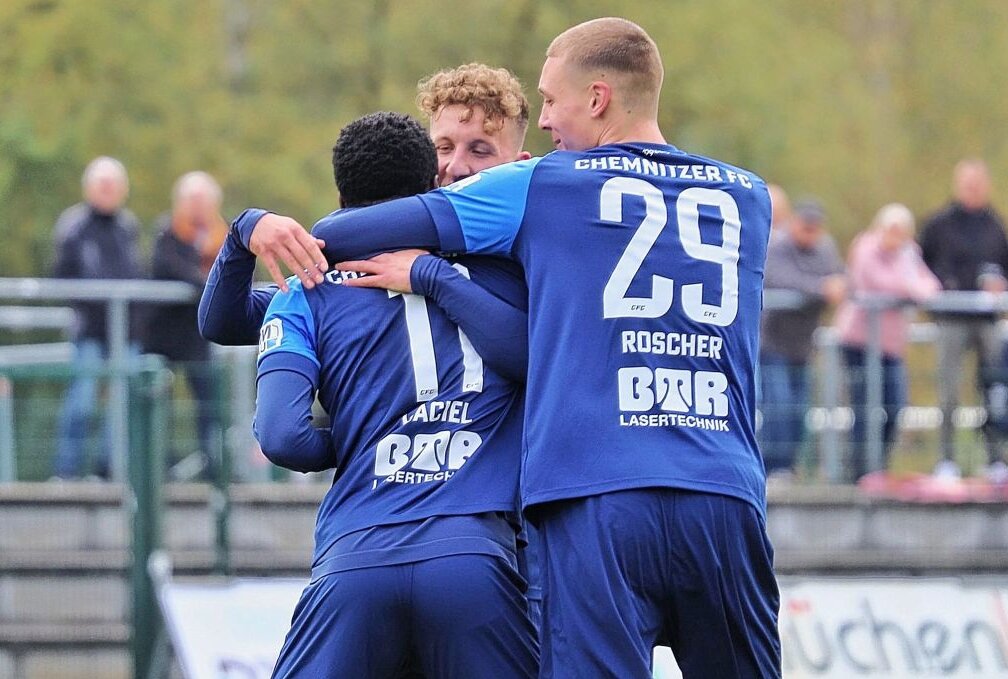 CFC mit Arbeitssieg in Rathenow! - Der Chemnitzer FC hat das Auswärtsspiel beim FSV Optik Rathenow mit 2:1 gewonnen. Foto: Stefan Graupner / PB: Marcus Hengst