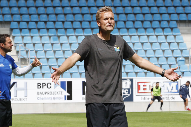 CFC mit Remis bei Drittliga-Rückkehr - Trainer Bergner im Spiel gegen Waldhof Mannheim.