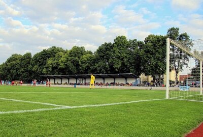 CFC müht sich gegen Oberligisten! - Gespielt wurde im "Stadion der Freundschaft" in Grimma. Foto: Fokus Fischerwiese
