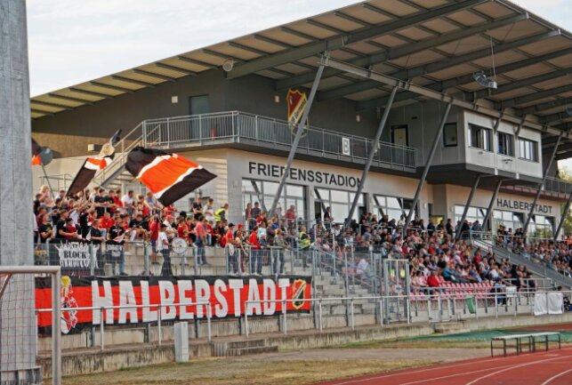 CFC patzt beim Schlusslicht in Halberstadt - 553 Zuschauer waren im Halberstädter "Friedensstadion" zugegen. Foto: Marcus Hengst