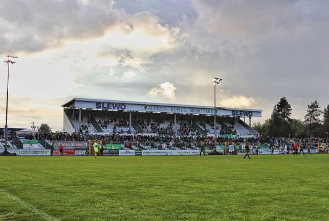 Im altehrwürdigen Alfred-Kunze-Sportpark waren 4.099 Zuschauer zugegen. Foto: Stefan Graupner / PB: Marcus Hengst