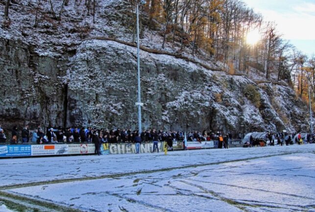 CFC rutscht gegen Oberligisten nicht aus! - 1.107 Zuschauer waren im "Johannes-May-Stadion", darunter auch 350 himmelblaue Schlachtenbummler. Foto: Fokus Fischerwiese