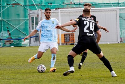 CFC: Sperre für Youngster Aschti Osso aufgehoben - Aschti Osso (am Ball) darf gegen Babelsberg im Kader stehen. Foto: Harry Härtel 