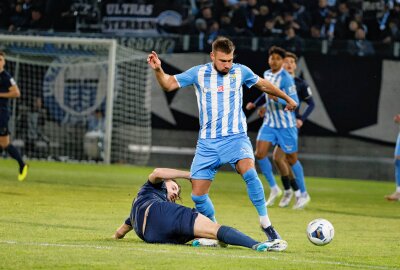 CFC startet mit Heimsieg ins neue Punktspieljahr - CFC vs FC Hansa Rostock II: Niclas Erlbeck am Ball. Foto: Harry Härtel