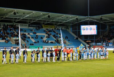 CFC startet mit Heimsieg ins neue Punktspieljahr - CFC vs FC Hansa Rostock II: Die Mannschaften stellen sich vor. Foto: Harry Härtel