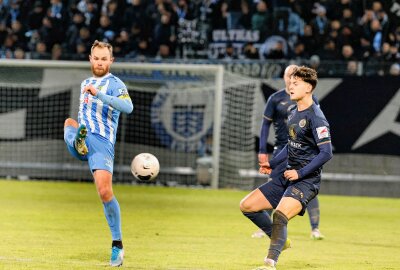 CFC startet mit Heimsieg ins neue Punktspieljahr - CFC vs FC Hansa Rostock II: Tobias Müller am Ball. Foto: Harry Härtel