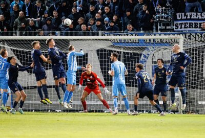 CFC startet mit Heimsieg ins neue Punktspieljahr - CFC vs FC Hansa Rostock II: Gefahr vor dem Rostocker Tor. Foto: Harry Härtel