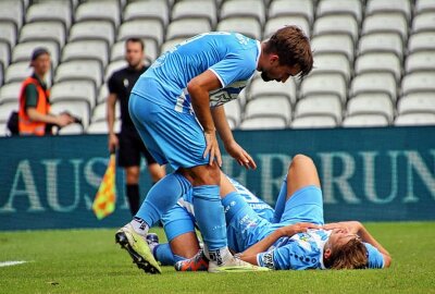 CFC verliert in der Lausitz - Bitter! In der zweiten Halbzeit musste Innenverteidiger Felix Müller verletzungsbedingt ausgewechselt werden. Foto: Marcus Hengst