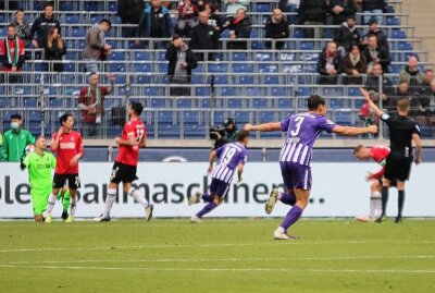 Chancen nicht genutzt: FC Erzgebirge Aue verpasst Sieg in Hannover - Riesenjubel nachdem 1-1 Ausgleich durch Dimitrij Nazarov