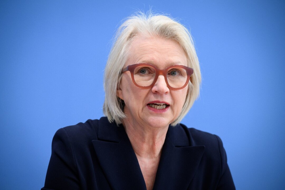 Chefin der "Wirtschaftsweisen" fordert Rentenreform - Die Chefin der "Wirtschaftsweisen", Monika Schnitzer, fordert die Politik zu einer Rentenreform auf.