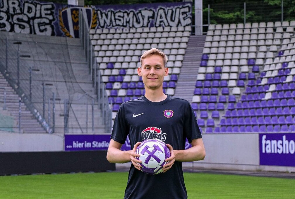 Torhüter Lukas Sedlak wechselt aus Jena ins Erzgebirge. Foto: FC Erzgebirge Aue
