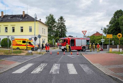 Chemieunfall auf Firmengelände: Feuerwehr im Großeinsatz - Am Dienstagnachmittag ist die Feuerwehr in Ebersbach zu einem Großeinsatz ausgerückt. Foto: xcitepress