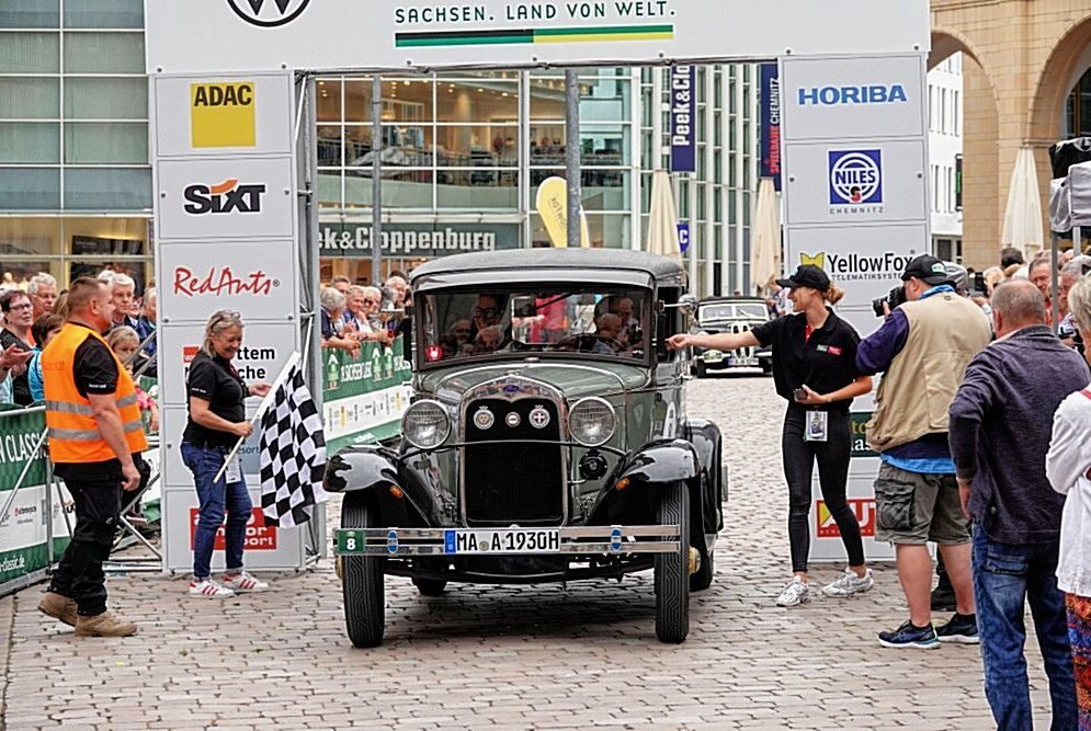 Chemnitz: Ankunft der 19. Sachsen Classic auf dem Neumarkt - Ford Modell A Bj. 1930, Team Union Glashütte. Foto: Harry Härtel