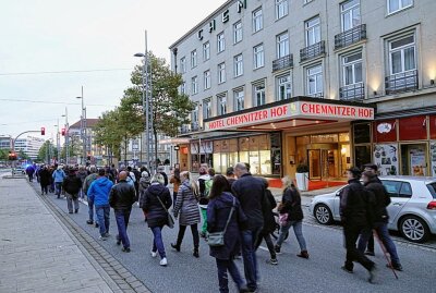 "Chemnitz steht auf" erneut auf den Straßen unterwegs - Chemnitzer Montagsspaziergang "Chemnitz steht auf" Foto: Harry Haertel