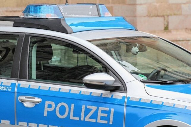 Chemnitz: Unbekannte zerstechen Reifen an elf Fahrzeugen - Symbolbild