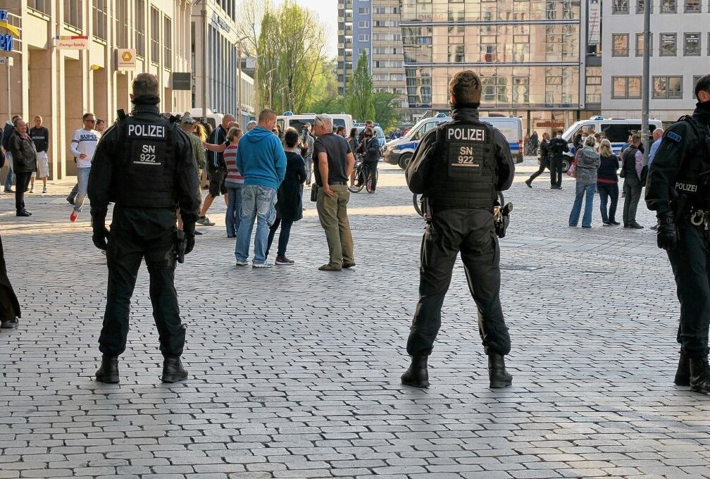 Chemnitz verbietet Demonstrationen am Samstag - Die Stadt Chemnitz hat die für kommenden Samstag geplanten Demonstrationen in der Innenstadt untersagt. Symbolbild. Foto: Daniel Unger
