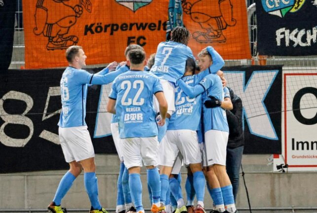 Chemnitzer FC bleibt weiter ungeschlagen - Torjubel beim Chemnitzer FC. Foto: Harry Härtel
