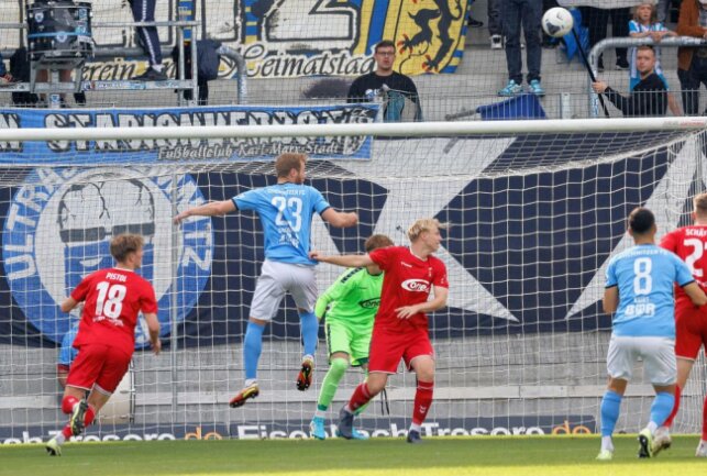 Chemnitzer FC fährt dritten Sieg in Folge ein - Stress vor dem Meuselwitzer Tor. Foto: Harry Haertel