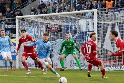 Chemnitzer FC klettert auf den zweiten Tabellenplatz - CFC im Spiel gegen VfB Germania Halberstadt. Foto: Harry Härtel / haertelpress