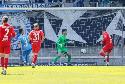Chemnitzer FC trennt sich 1:1 von SV Babelsberg 03 - Stress vor dem Babelsberger Tor. Foto: Harry Härtel