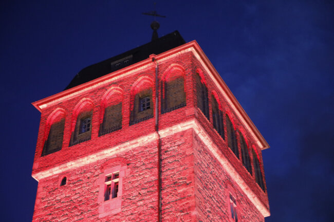 Chemnitzer Innenstadt in rotes Licht getaucht - Foto: Harry Härtel