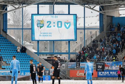 Chemnitzer Kicker rutschen auf Schnee nicht aus - Tor durch Leon Damer. Foto: Harry Härtel