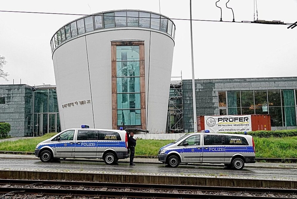 Chemnitzer Synagoge verstärkt überwacht - In Chemnitz wird die Synagoge berwacht. Foto: Harry Härtel/haertelpress