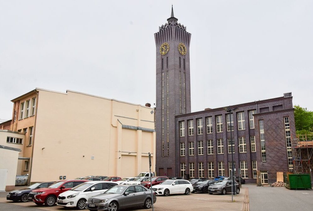 Chemnitzer Turmgeschichten in neuer Ausstellung - Zu den stadtbildprägenden Türmen gehört der des Wirkbaus.Foto: Steffi Hofmann