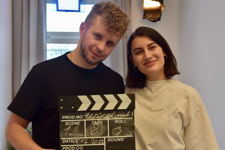 Chemnitzer Wohnung ist Kulisse für neuen Kurzfilm von Benjamin Agsten - Nachwuchsregisseur Benjamin Agsten dreht mit Schauspielerin Leona Ruben seinen neuen Kurzfilm "Wiped Out" in Chemnitz. 