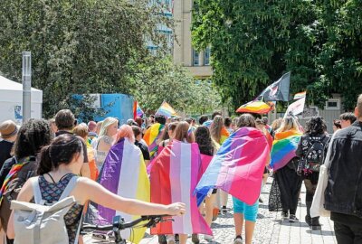 Christopher Street Day: Tausende Menschen ziehen durch Chemnitz - CSD in Chemnitz. Foto: Jan Härtel