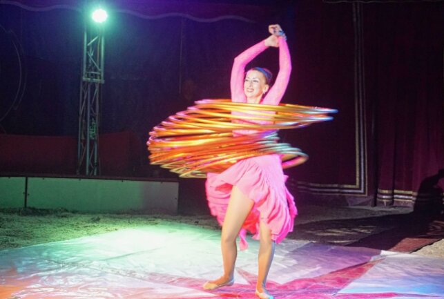 "Circus Maximus" begeisterte Gäste in Mittweida: Nächster Stopp ist Penig - Diana bringt mit ihrer Show viel Schwung in die Manege. Foto: Sabine Pfeiffer