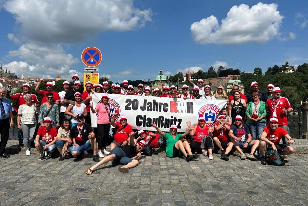 Claußnitzer Bayernfans feiern Jubiläum in der "Goldenen Stadt" - Die Bayernfans der Rot-Weißen Hochburg Claußnitz feierten Jubiläum in Tschechien. Foto: Privat