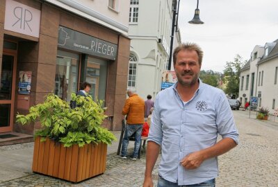 Click & Meet: Lichtblick für Händler und Kunden in Auerbach - Der Auerbacher Citymanager Uwe Prenzel in der Innenstadt.Foto: Simone Zeh