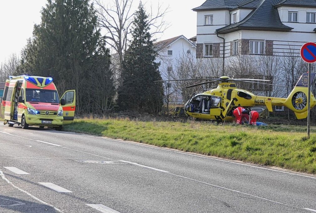 Colditz: Schwer verletztes Kind mit Rettungshubschrauber in die Klinik gebracht - Schwer verletztes Kind wurde mit Rettungshubschrauber in die Klinik geflogen. Foto: Sören Müller