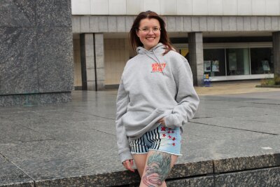 Constanze (27) aus Chemnitz liebt Musik und Filme und hat viele Tattoos darauf bezogen.