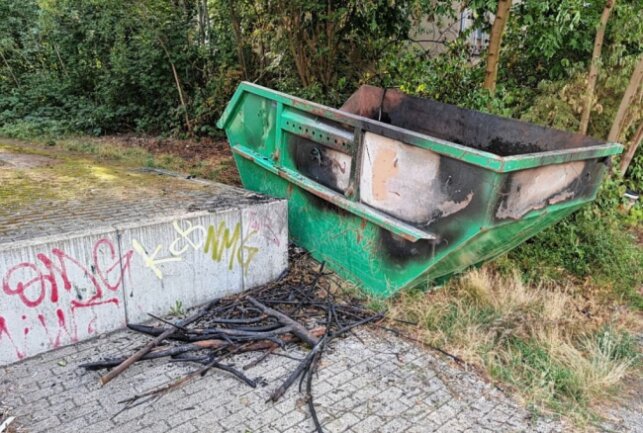 Auf der Jahnstraße hat ein Container gebrannt Foto: Harry Haertel