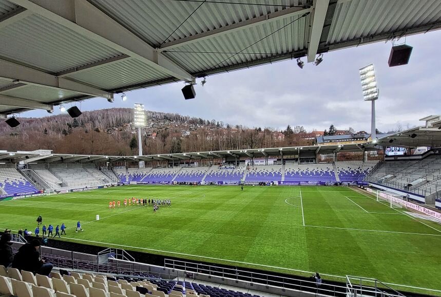 Corona-Beschluss: Auer Fans dürfen nicht nach Bremen - Gegen Darmstadt bliebt das Erzgebirgsstadion wieder leer. Foto: Katja Lippmann-Wagner