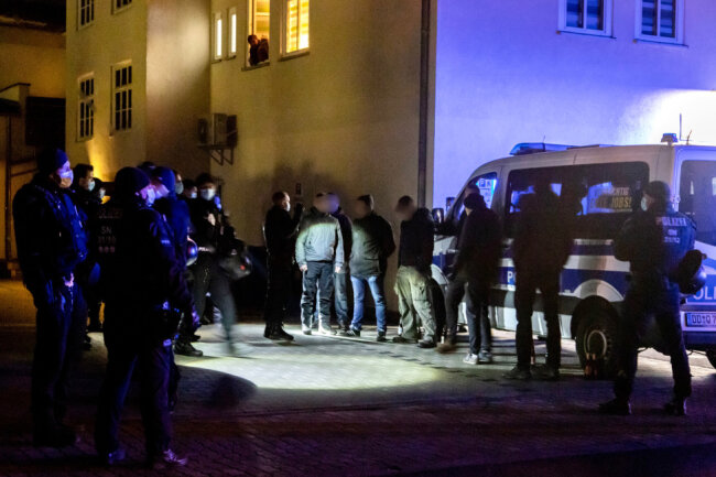 In Zwönitz wurden Personengruppen von der Polizei angesprochen und Platzverweise erteilt.