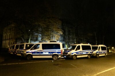 In Schneeberg wurden etwa 40 Personen von der Polizei eingekesselt.
