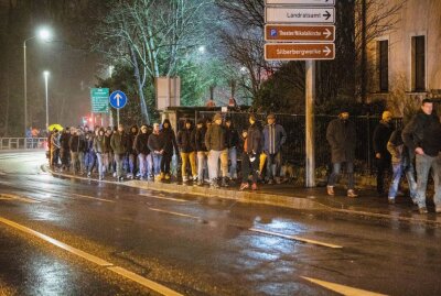 Coronaprotest in Freiberg: Polizei muss Kessel auflösen - In Freiberg wurde gestern erneut gegen die Coronaregelungen protestiert. Foto: B&S/Bernd März