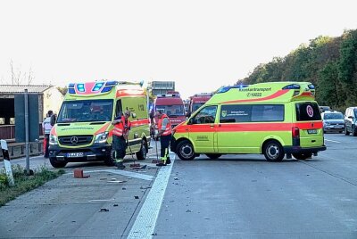 Crash auf der A4 bei Hainichen: Sechs Verletzte - Auffahrunfall auf der A4. Foto: Harry Haertel
