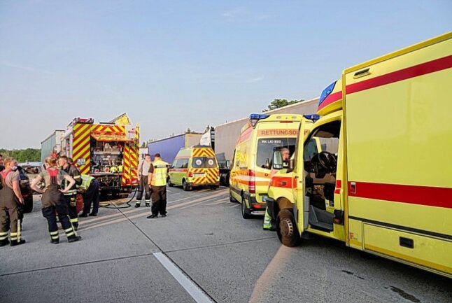 Am Freitag ereignete sich gegen 18.30 Uhr auf der A4 Fahrtrichtung Chemnitz, zwischen AS Limbach- Oberfrohna und Kreuz Chemnitz, ein Verkehrsunfall zwischen mehreren Fahrzeugen. Foto: Harry Haertel