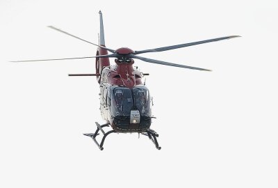 Crash auf S80: Hubschrauber bringt  Notarzt zu Verunfallten - Am Mittwochmittag kam es auf der S80 zu einem Verkehrsunfall. Foto: Roland Halkasch